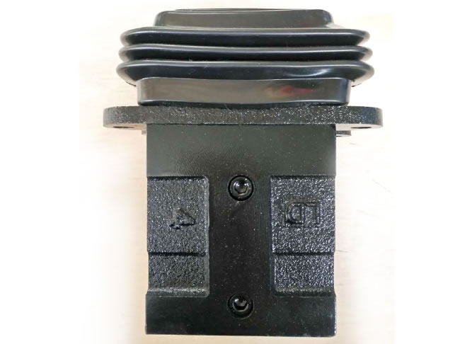 Volvo挖掘機配件-腳踏閥